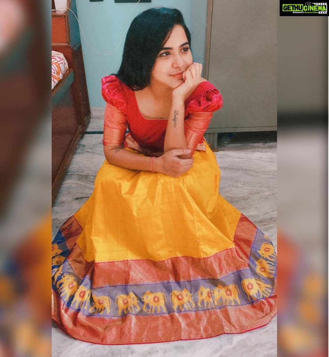 Ashu Reddy Instagram - Sat down• Stood up• there's no in between• Dress by @she_shore_ ❤️ #sravanasukravaram