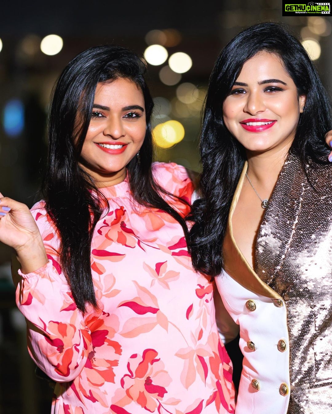 Ashu Reddy Instagram - 🌹🌹🌹🌹 @bhanu.ballina @itshimaja @iam.savithri @actressrohini ❤️ Dress : @she_shore_ MUA @lush_makeovers @24framesphotography_official 🎊