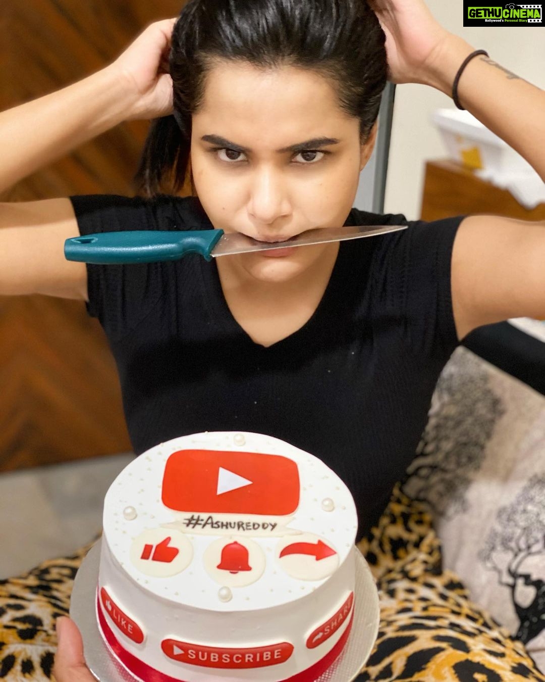 Ashu Reddy Instagram - I'm so happy for the positive response for my YouTube content. Thank you everyone and keep supporting ❤️ Received this yummy CAKE from @ambrosia.hyd 🌹 #myfavorite #keepingupwithashu 🥳 Don't forget to swipe to see the last picture, 😂