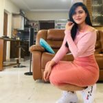 Ashu Reddy Instagram - Sat that side, fell down, sat this side. Sitting is common 😝 #lockdownlife