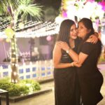 Ashu Reddy Instagram - If there's somebody who I don't have to explain myself in ANY situation, that's YOU! ❤️ @shariff_yasin #schoolfriends❤ #bestfriends #15yearsandcounting 🌹🤩