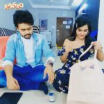Ashu Reddy Instagram - Watch the link in my bio for "what's in my house" and bag apparently! Thanks @nikhiluuuuuuuuu for invading my privacy and keeping it so public. 🌹