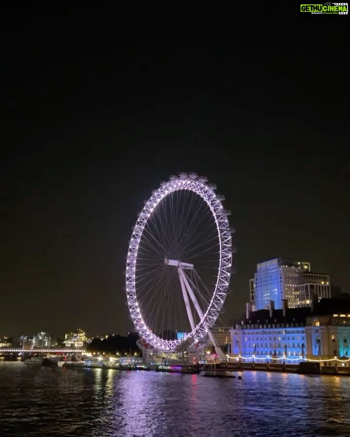 Ashu Reddy Instagram - Big Ben, London Eye, and the mighty London Bridge ๐ฌ๐งโฅ๏ธ๐ #ashureddy #londonbridge #londoneye #traveladdict #lifegoeson ๐ซ Westminster Abbey