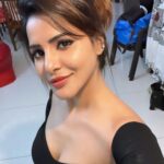 Ashu Reddy Instagram - Can anyone count how many moles are there in this picture 🤫😎🧿 #ashureddy #clearskin #molesarebeautiful 🫠