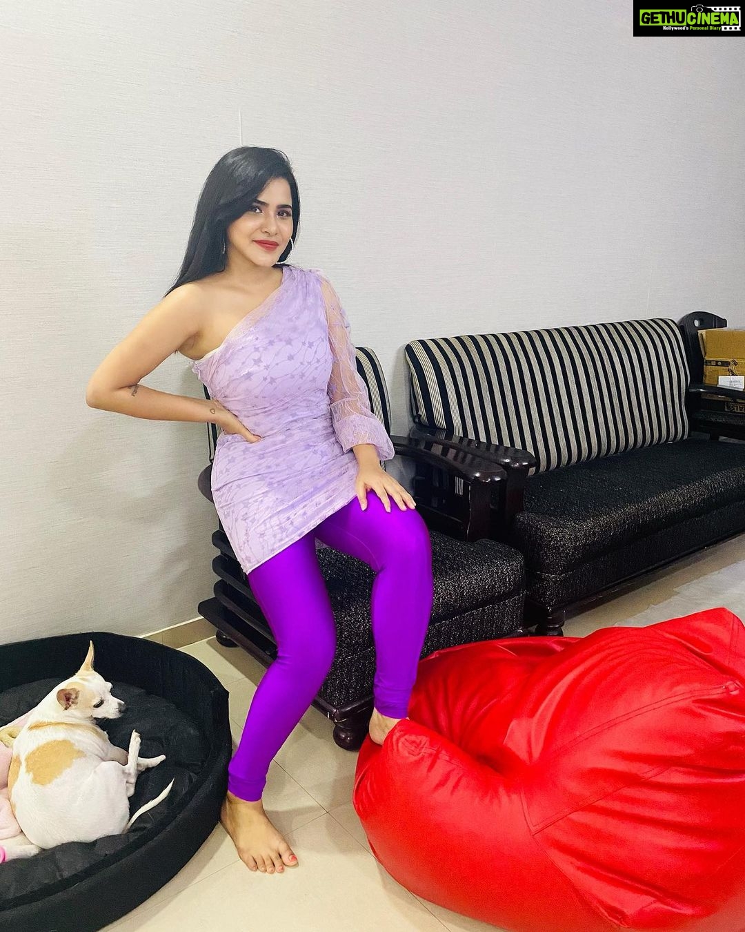 Ashu Reddy Instagram - Just me, being me, okay bye me 😛🔥 #beyourownboss