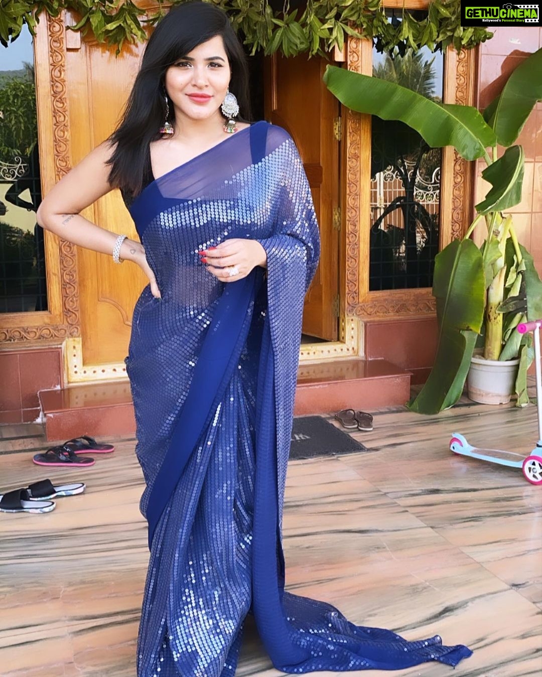 Ashu Reddy Instagram - Happy Sankranthi 2020💙 #thankfulasalways Bought this beautiful saree at @she_shore_ 👗
