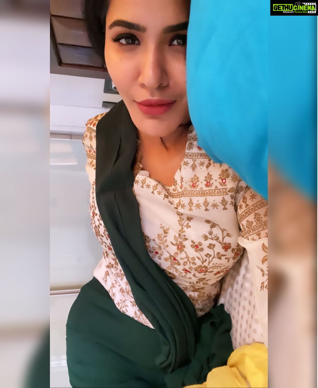 Ashu Reddy Instagram - Churaliya hey tumne jo dilko ❤️