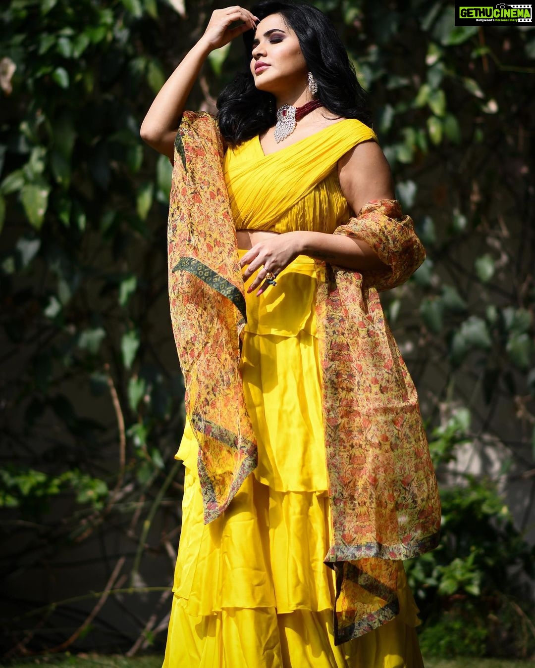 Ashu Reddy Instagram - Styled by @impriyankasahajananda Outfits @labelnitisha Accessories @vibha_creations_collections Asst by @sravya_lp Photography @sampathnachu50 make up @emraanartistry #styledbypriyankasahajananda