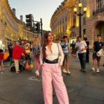 Ashu Reddy Instagram - Central London ♥️ #ashureddy #traveladdict #london🇬🇧 #england #unitedkingdom 🍀 Piccadilly Circus