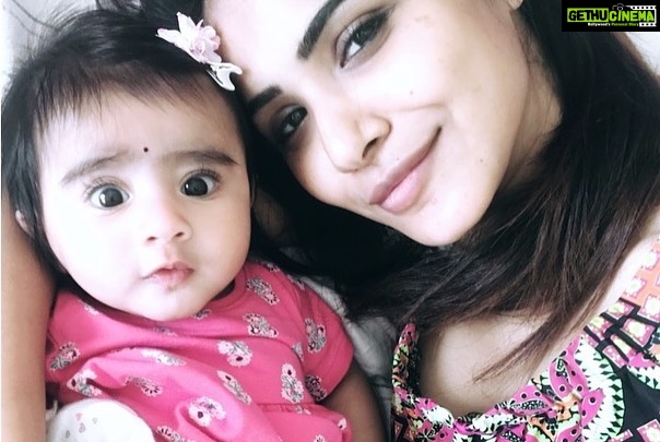 Ashu Reddy Instagram - No matter how old we grow, we always appear as kids to our parents. HAPPY CHILDREN'S DAY to all the parents who were kids once upon a time ❤️ #proudmomma 🔥 @divvik 😊