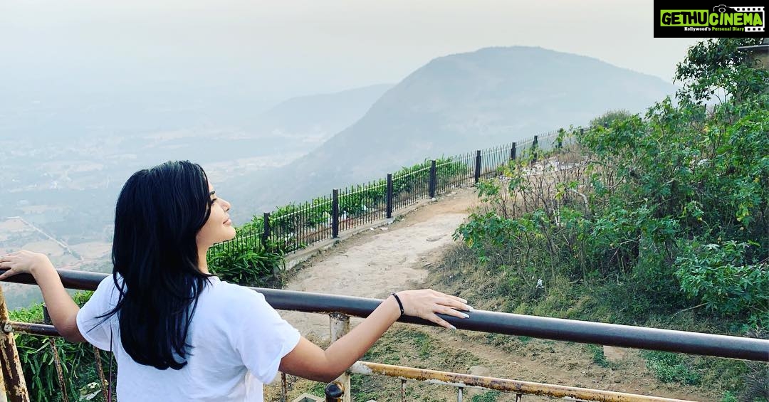 Ashu Reddy Instagram - Hills and peace. #socialmediabreak Nandi Hills Banglore