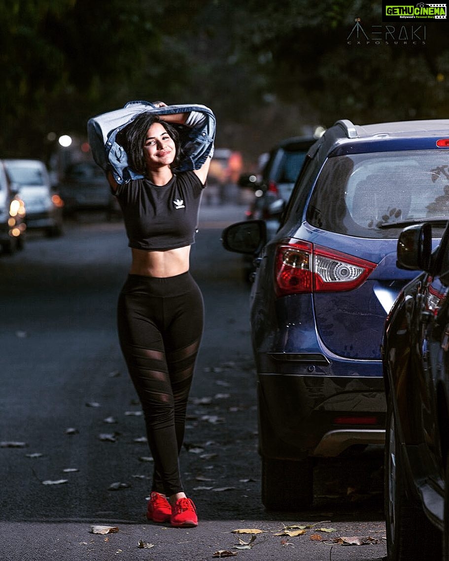 Ashu Reddy Instagram - • Be that tough and rough girl •