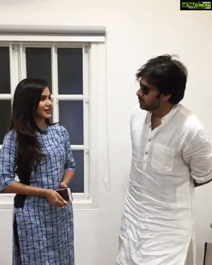 Ashu Reddy Instagram - My love ❤️🤗 #PawanKalyan