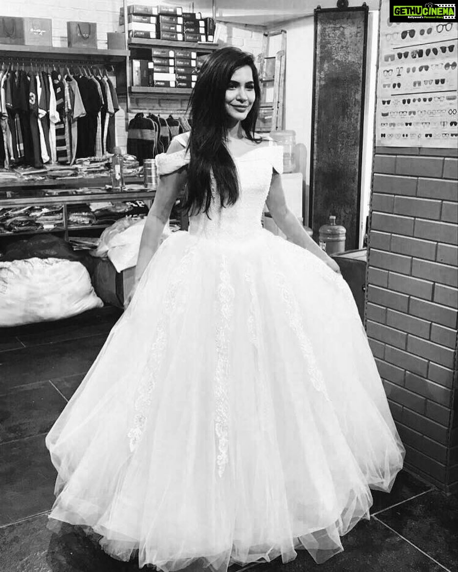 Ashu Reddy Instagram - • When you feel like getting married just by looking at the dress • #wishescometrue 😊🖤