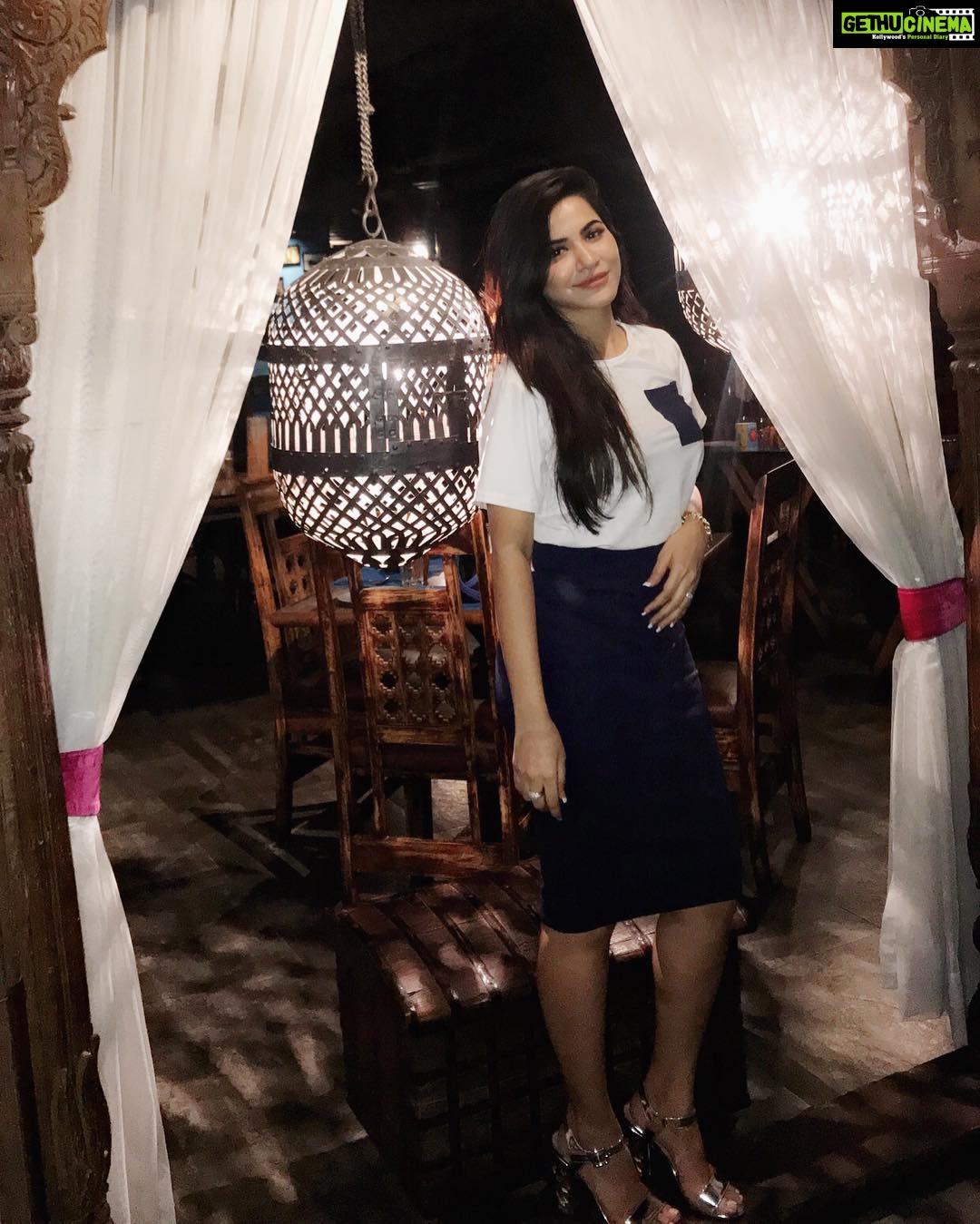 Ashu Reddy Instagram - Hyderabaaaad! #afteryears ❤️🔥 #Loveit #shootmodeon🎬
