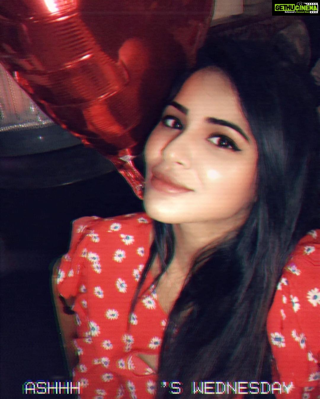 Ashu Reddy Instagram - • More redness in pictures and life • #oldfashioned #blurrysnapchatfilter #🤨❤️