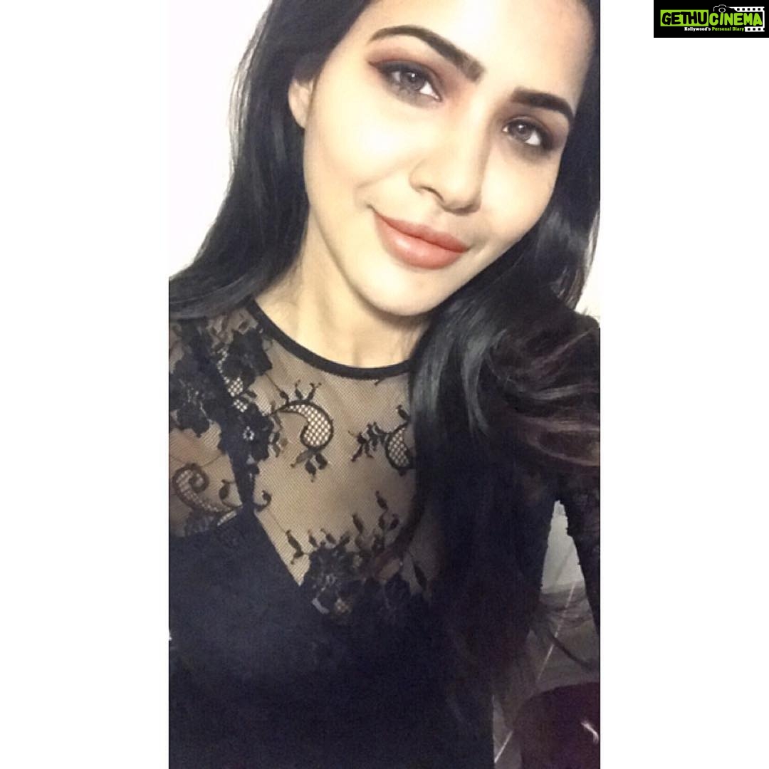 Ashu Reddy Instagram - •Real eyes•realize•real lies• 💋