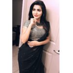 Ashu Reddy Instagram - I’ve still got lot of violence to make! 🖤 #sareelove🌹
