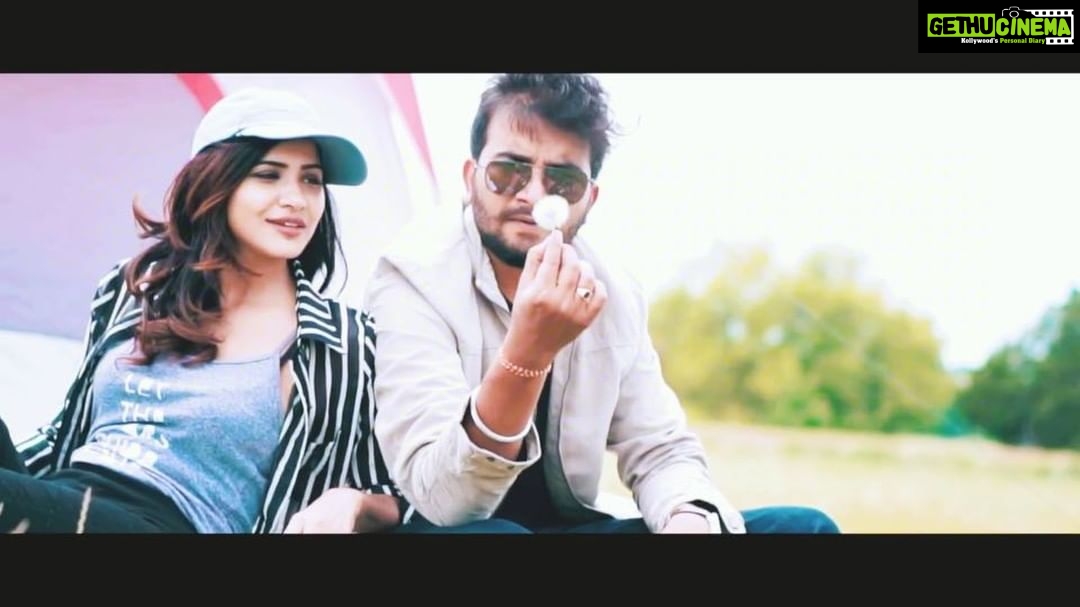 Ashu Reddy Instagram - ‘Yeh raasta’ song with @prudhvichandraa 😁🌸 watch it - link in bio ❤️ #pyar.com #ad