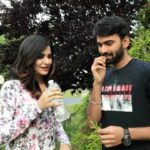 Ashu Reddy Instagram - Your expressions Luckyyy..!!🎈🎊🤣 #funnyscene @laxma_r 🎁🎊