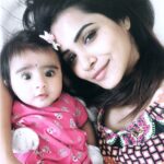 Ashu Reddy Instagram - • Forget everything and smile • ❤️🌸❤️ #myniece your daughter is so cute @divvik💕🖤
