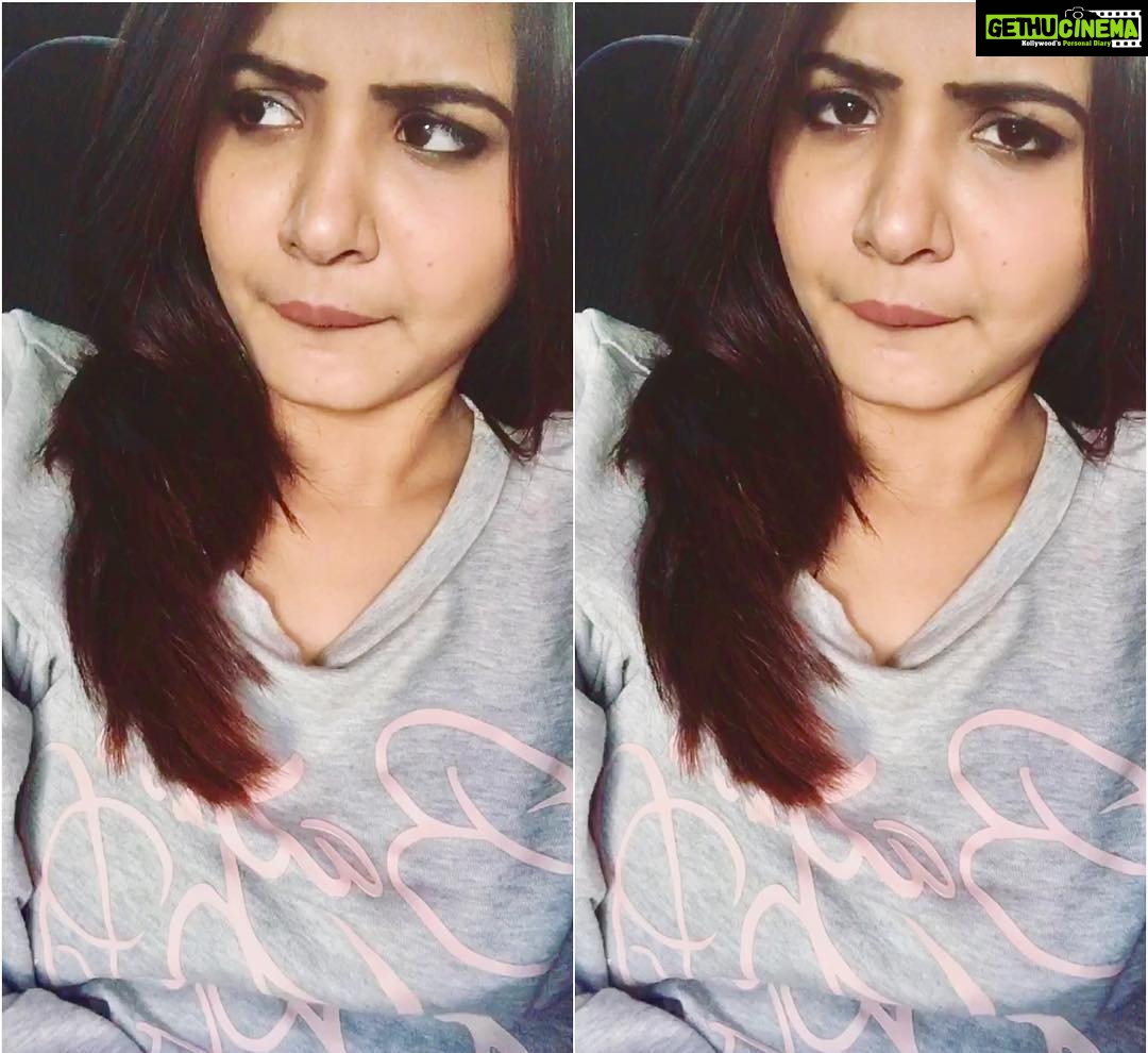 Ashu Reddy Instagram - 🌸 Caption this picture 🌸#chubbycheeksproblem 🙈#positivevibesonly #funnymemes 💁🏻 #moveon ❤️