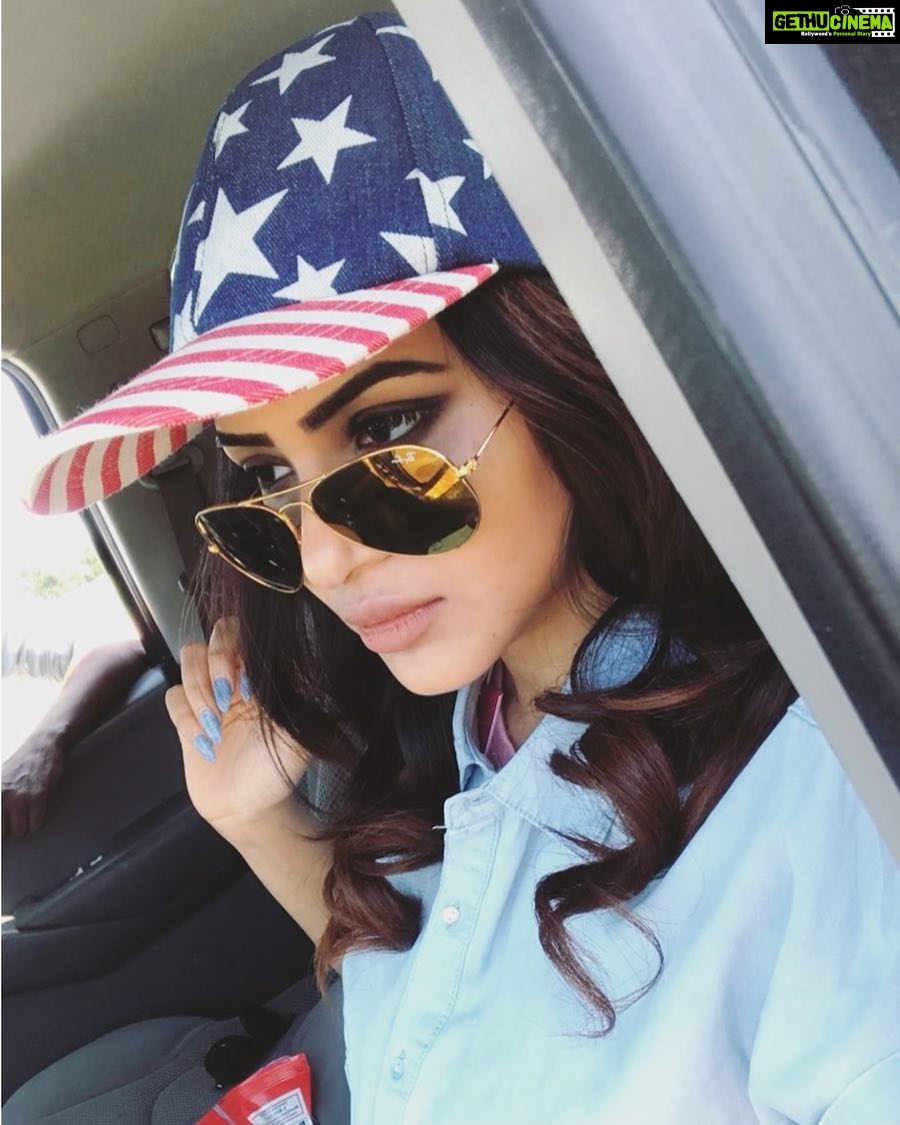 Ashu Reddy Instagram - Life has taught her to be strongerππ #positivevibesonly π #mondayfeels ππ»