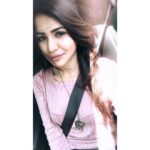 Ashu Reddy Instagram - Deep smiles hide tears 🌹 #justabeautifulquote #lifeincolor 🎈😊