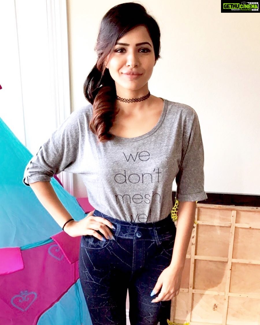 Ashu Reddy Instagram - Sometimes it's okay to let go ☝🏻💁🏻 #mood😏