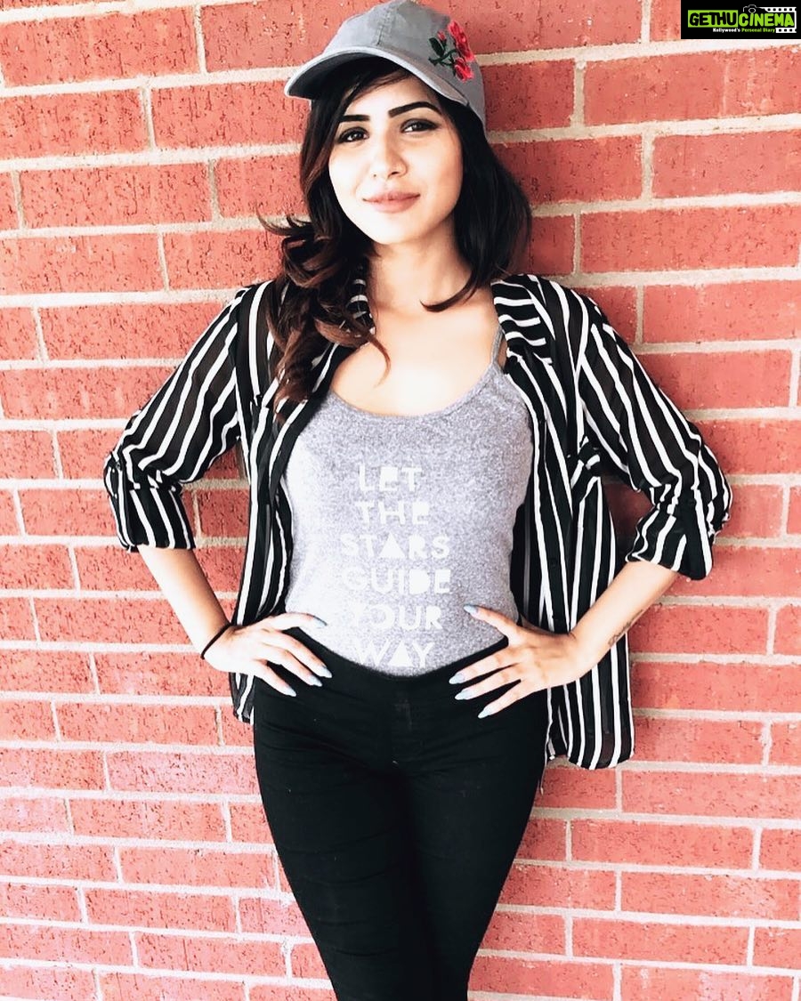 Ashu Reddy Instagram - Tomboyish me!🖤🌹 #mondaystyle ✔️