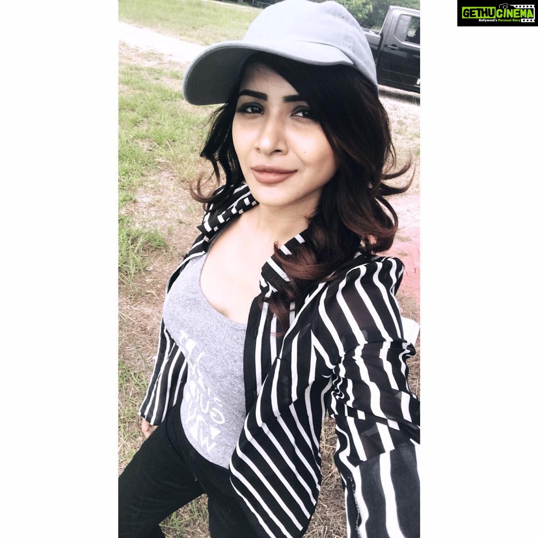 Ashu Reddy Instagram - You got that James Dean day dream look in your eye!💁🏻 #selfiefriday 💕🖤 #tomboystyle 🖤 #positivevibesonly❤️