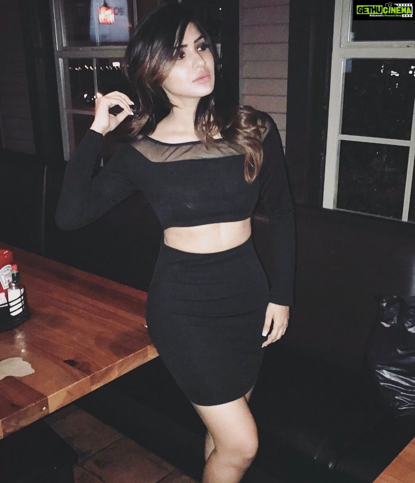 Ashu Reddy Instagram - •That's a little smoky black magic•♠️🖤 #weekendvibes♥️