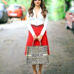 Ashu Reddy Instagram - Mondays are tough but it never goes out of fashion w @dior @michaelkors ♥️🎊 #ashureddy #flexing #mondaymotivation #bagslover #christiandior 😻 @hairstylistravi @naveen_photography_official 🧤🎩