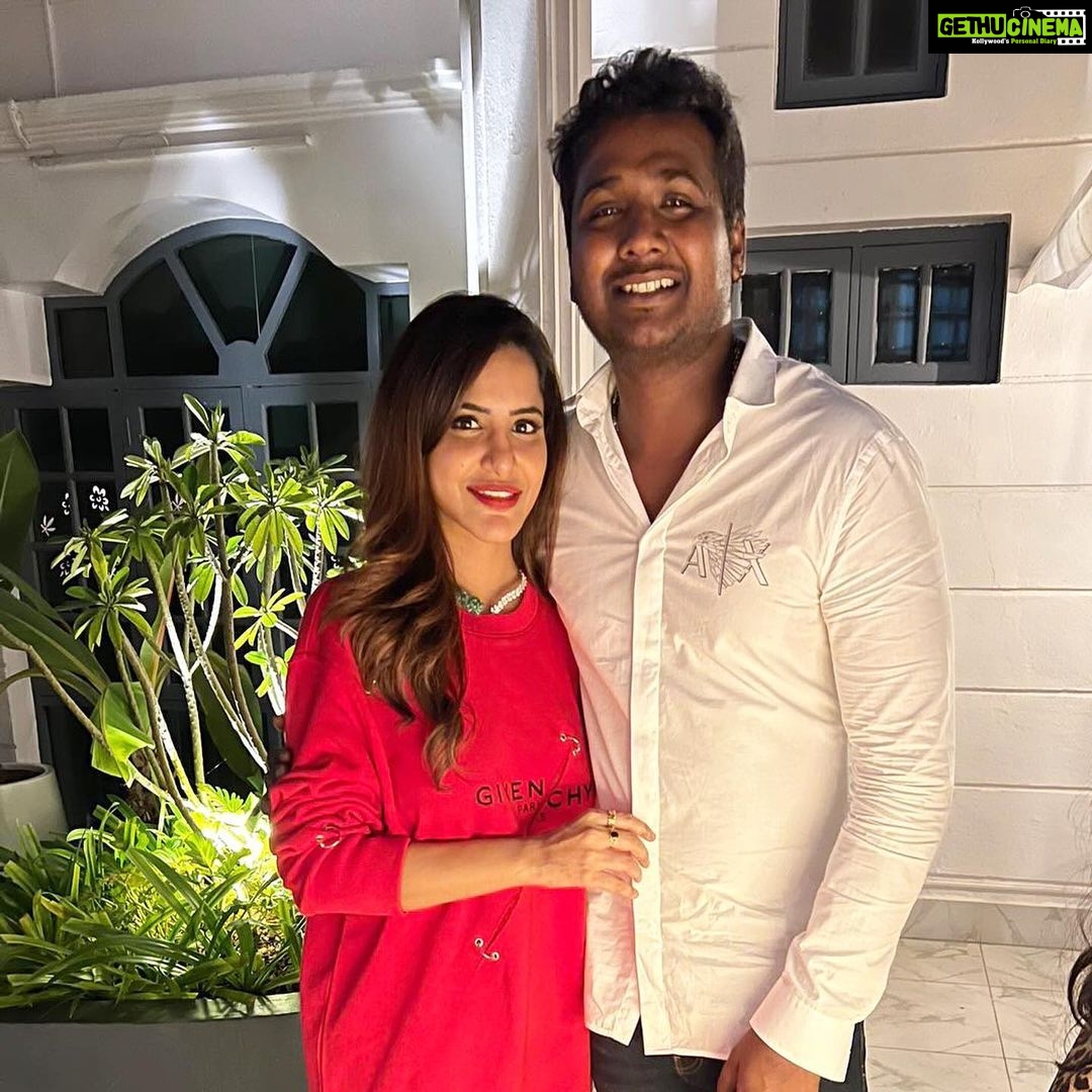 Ashu Reddy Instagram - People who made my birthday special ♥️🧿 #ashureddy #birthday2022 #linkinbio 🍀
