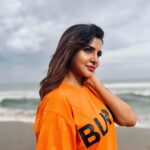 Ashu Reddy Instagram - It's a clear sky, Suryudu is manding !! 🥹😂❤️ #ashureddy #travelphotography #photoeveryday thanks for the clicks @ajay_kathurvar 🐒 #broski 🦆 @burberry