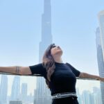 Ashu Reddy Instagram - One kiss is all it takes!! Take me back there🫠❤️ #ashureddy #dubai🇦🇪 #travelbaby 😻