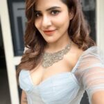 Ashu Reddy Instagram - Feeling like a Little heart 💜🫠 #ashureddy #heartwarrior ♥️