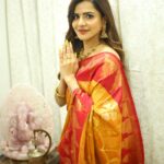 Ashu Reddy Instagram - Devotion is when you hold the well-being of others above your own ~ Sadhguru🍀♥️ #ashureddy #fridaynight #varalakshmipooja 🎉 #begood #dogood @naveen_photography_official 🫶🏻