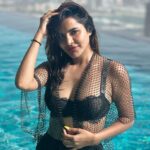 Ashu Reddy Instagram - Simply cool at the pool baby..!! ♥️ #ashureddy #poolday #dubai @auraskypool.dubai 🧸♥️ #travelholic Aura Skypool Dubai