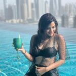 Ashu Reddy Instagram - Simply cool at the pool baby..!! ♥️ #ashureddy #poolday #dubai @auraskypool.dubai 🧸♥️ #travelholic Aura Skypool Dubai