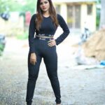 Ashu Reddy Instagram - I slay, I slay and I sllllaaaaaayyyy..!! 😎🎊 #ashureddy #photooftheday #photoeveryday #slay @naveen_photography_official @hairstylistravi 🎊