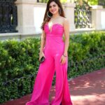 Ashu Reddy Instagram – Bad and boujee, yet a mood swinger!! 🥳🎊 #ashureddy #sunnydays☀️ #pinkjumpsuit #vibes #tannedskin Wynwood Walls & Art District, Miami