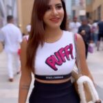 Ashu Reddy Instagram - Walking vibes in London 👀♥️🍀 #ashureddy #londonstreets @joshapp.telugu @officialjoshapp 😻