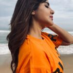 Ashu Reddy Instagram - It's a clear sky, Suryudu is manding !! 🥹😂❤️ #ashureddy #travelphotography #photoeveryday thanks for the clicks @ajay_kathurvar 🐒 #broski 🦆 @burberry
