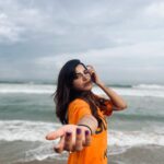 Ashu Reddy Instagram - It's a clear sky, Suryudu is manding !! 🥹😂❤️ #ashureddy #travelphotography #photoeveryday thanks for the clicks @ajay_kathurvar 🐒 #broski 🦆 @burberry