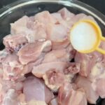 Ashu Reddy Instagram - I made Chicken Fry today, wanted to share with you all 🍀♥️ #ashureddy #cookingreels #bachelorbadhalu ☀️