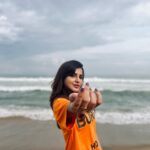 Ashu Reddy Instagram - It's a clear sky, Suryudu is manding !! 🥹😂❤️ #ashureddy #travelphotography #photoeveryday thanks for the clicks @ajay_kathurvar 🐒 #broski 🦆 @burberry