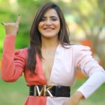 Ashu Reddy Instagram - Dance can brighten your mood!🤷🏻‍♀️💕 For @joshapp.telugu @officialjoshapp #ashureddy #june @naveen_photography_official 👌🏻