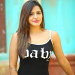 Ashu Reddy Instagram - Like me for who i am..!!♥️🦀 #ashureddy #photooftheday @naveen_photography_official