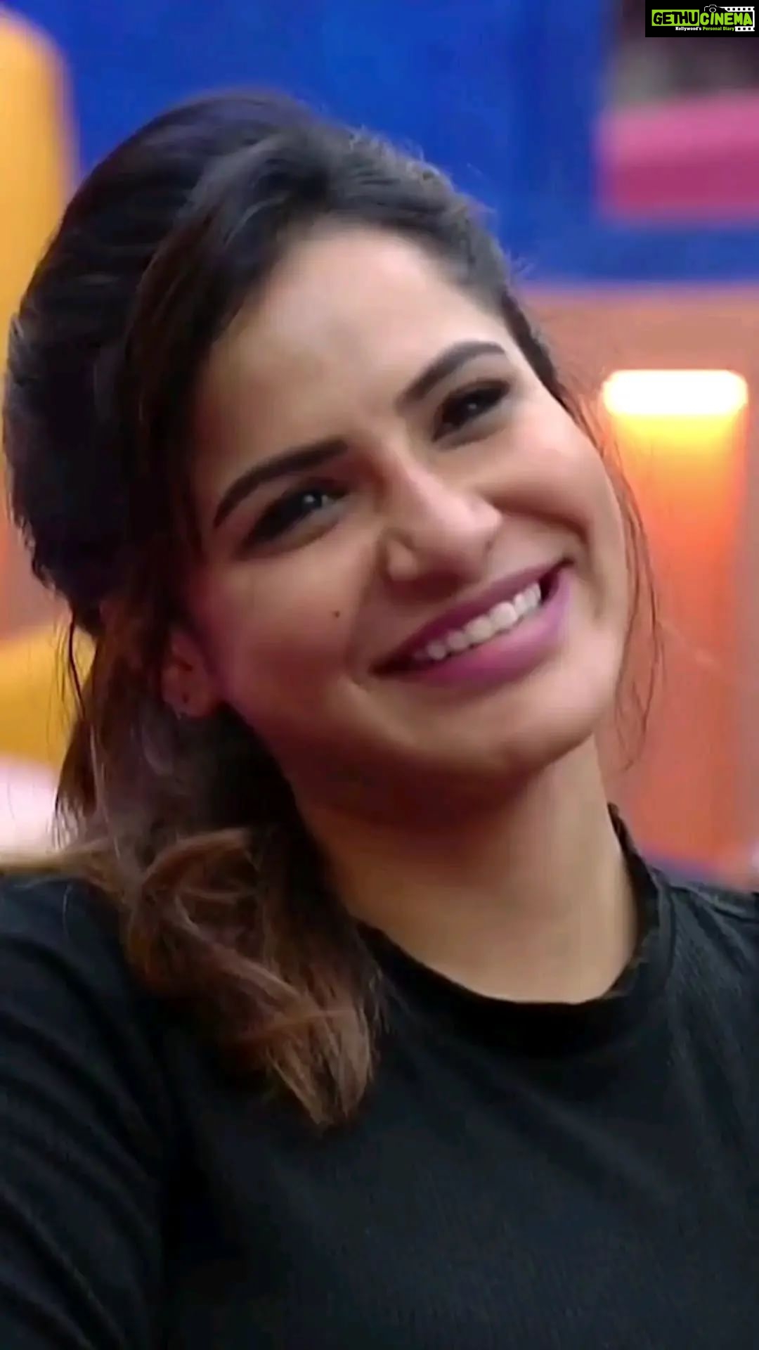 Ashu Reddy Instagram - Smile is the answer for everything when it come to me🥰 It's Time To Save Our #Ashureddy Go cast your votes for her now on Disney hotstar Follow the steps and vote for her 1. login to Disney+Hotstar App 2. Search for Bigg Boss Non Stop 3. Cast your 10 Votes to Ashu Reddy One can cast their 10 Votes per day. Your votes matter alot 👍 Keep supporting Love you all❤️ - Team Ashu Reddy #BiggBossNonStop #biggbosstelugu #biggboss #disneyhotstar #Pichhekistha #bigbossott #foryou #supportashureddy #biggbossashureddy #gamer #warrior #love #support #voteforashureddy #instagram #supportyourashu